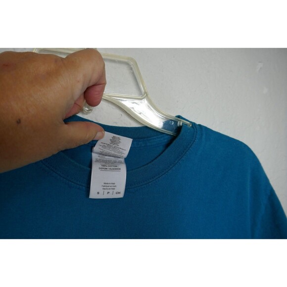 Buc-ees T-Shirt Livin For The Weekend Blue Tee Short Sleeve Crewneck Size Small - Picture 3 of 7